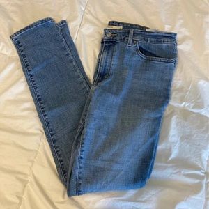 Levi’s 711 Skinny Jeans